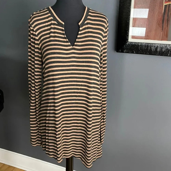 CAbi Slant Hem Tee in Tan and Gray Stripes. Blocked back. Long sleeves. Medium - Picture 2 of 7
